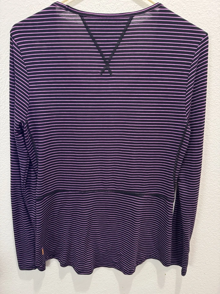 Lucy 女式紫色条纹圆领长袖轻便上衣,尺寸 S/P — 第 4/4 张图片