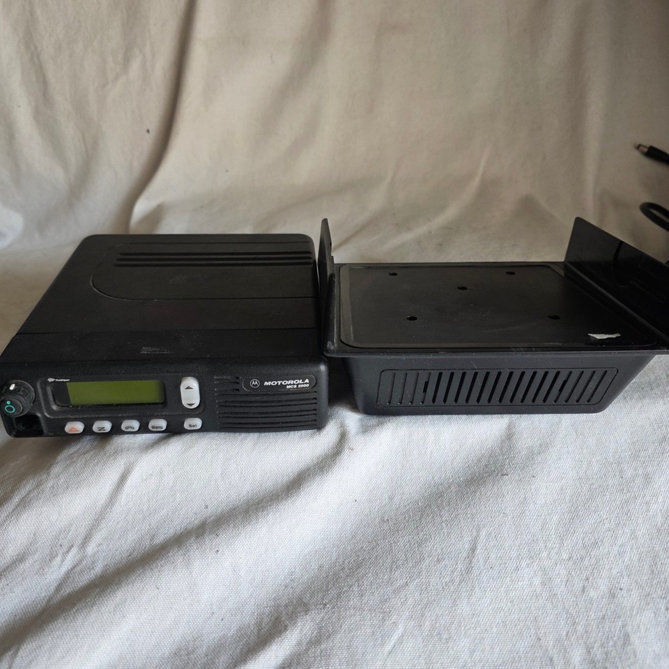 Motorola Base Station: MCS 2000 Radio, Samlex SEC-1223 PSU, Speaker Mic ...