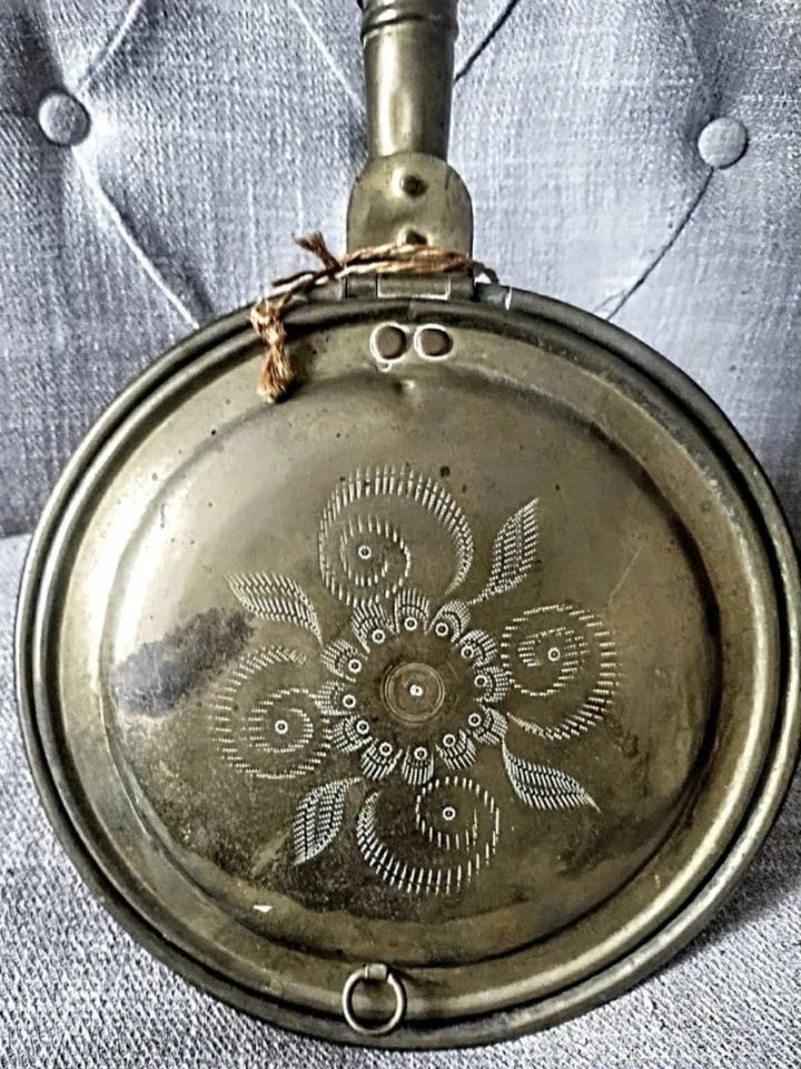 Aquecedor de cama antigo de latão com alça 34" de altura - Imagem 2 de 2