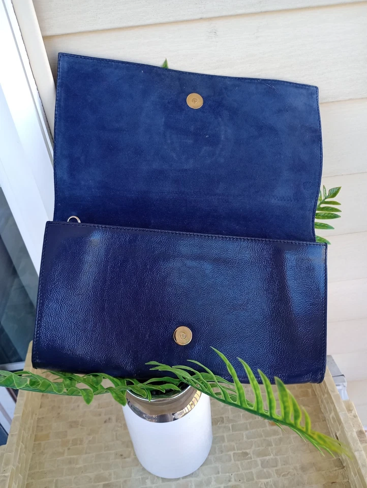 Clutch Gucci azul marinho patenteado - Imagem 3 de 4