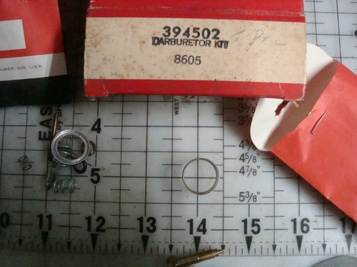 BRIGGS & STRATTON 394502 CARBURETOR KIT NOS OEM - Picture 2 of 3