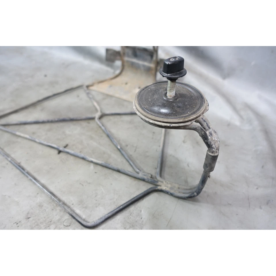 1997-2002 BMW Z3 Roadster Spare Wheel and Tire Mount Rack Cage OEM - Imagem 4 de 4