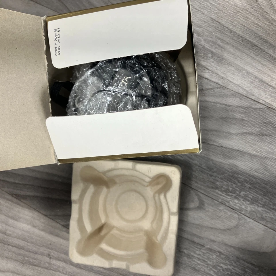 Minolta Maxxum 35-70mm f/3.5-4.5 AF Lens - NEW IN ORIGINAL PACKAGING - Image 2 of 3