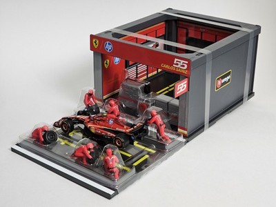 Bburago 1:43 Ferrari SF-24 #55 Carlos Sainz Diorama Pit Crew