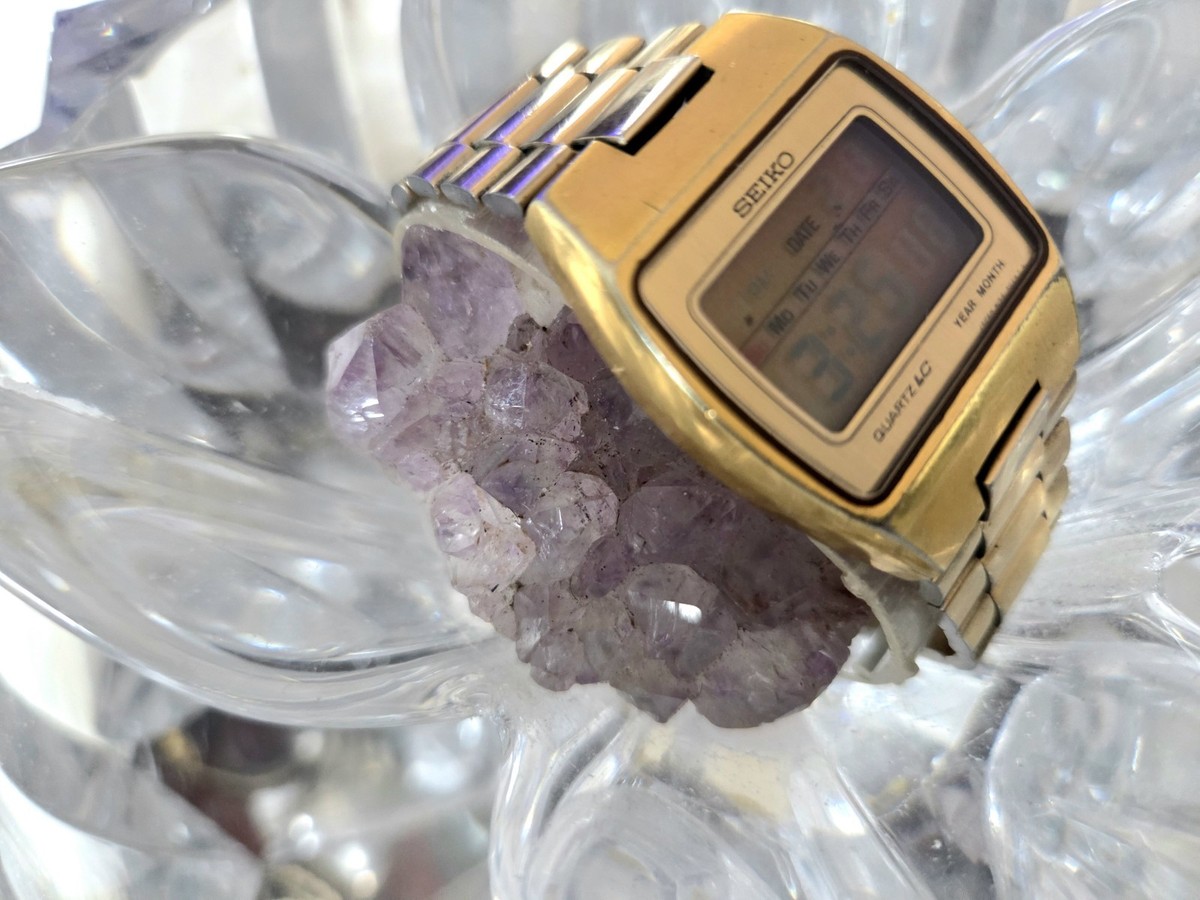 Vintage Seiko 1977 LC M154-4029 Quartz LCD Digital Watch Gold-Tone 