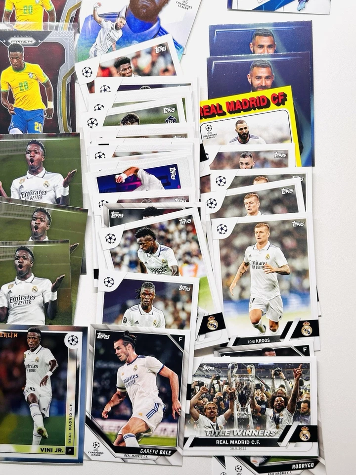 Lote de 80 tarjetas de fútbol Real Madrid Benzema Bellingham Vini novato refractores insertos Foto 4 de 4