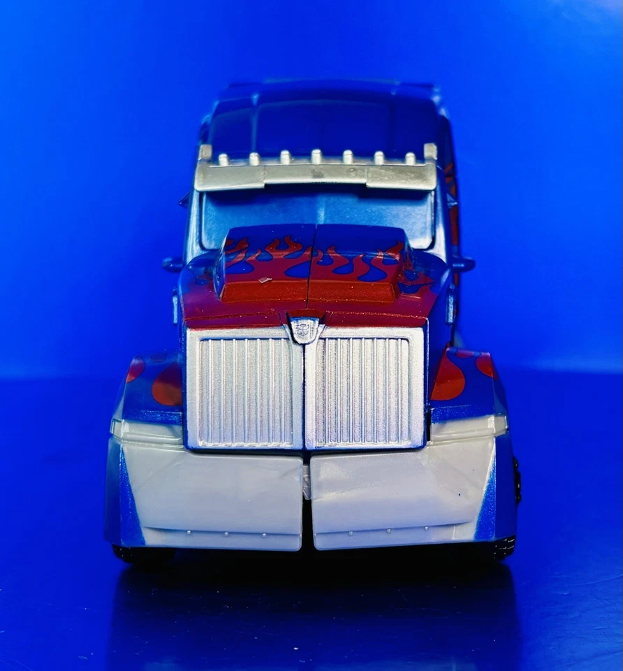 2014 Transformers Hasbro Leader Class Optimus Prime Age of Extinction Figure - Image 2 of 4