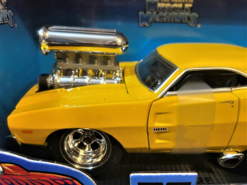 Muscle Machines Yellow With Black Stripe 69' Hemi Charger 1:24 Scale - Image 2 of 4