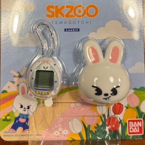 アイドル SKZOO TAMAGOTCHI & CASE SET - Leebit Stray Kids SKZOO TAMAGOTCHI & CASE SET Lee Know Leebit