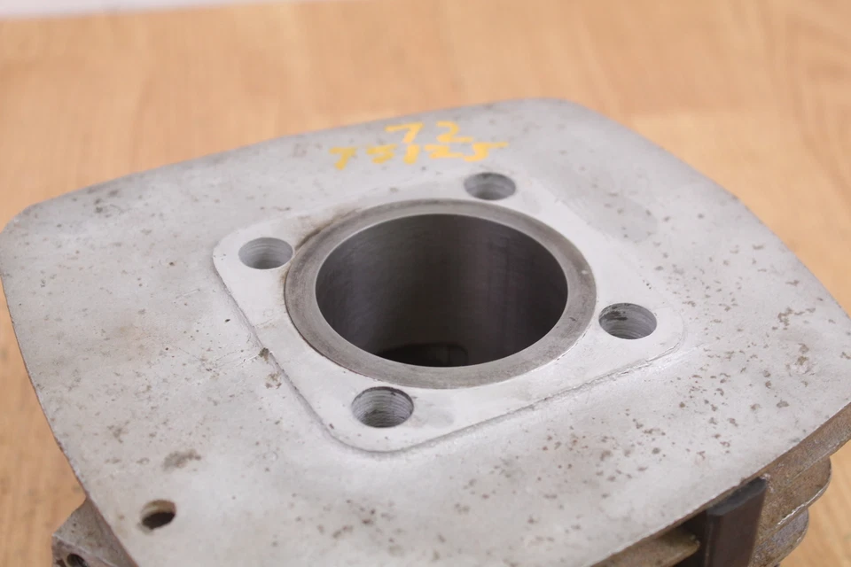 Suzuki TS125 1972 jarra de cilindro - 56,5 mm - necesita aburrido Foto 2 de 4