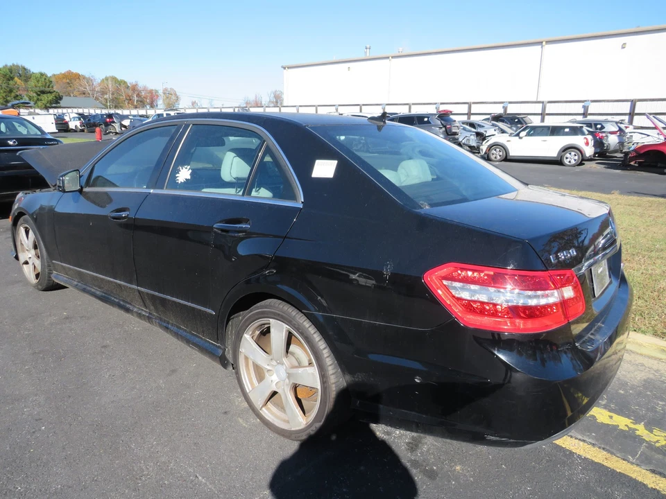 Guantera negra Mercedes-Benz Clase E 2010-2012 OEM 21268002919D53 Foto 4 de 4