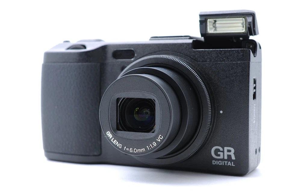 Near Mint Ricoh GR Digital IV 10.4MP Digital Camera Black Shutter Count 1635 - Image 3 of 4