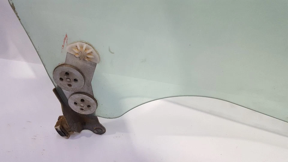 Vidrio puerta delantera derecha OEM 2005 2006 2007 2008 2009 Subaru Legacy Sedán Foto 4 de 4