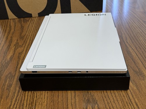 Lenovo Legion 7i Gen 9 16 240 Hz QHD+ 2,2 GHz i9-14900HX 32 GB 1 TB SSD RTX 4070 - Foto 7 di 19