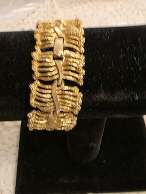 Lisner Vintage Bracelet Gold Tone 7.5 In VTG NICE PIECE