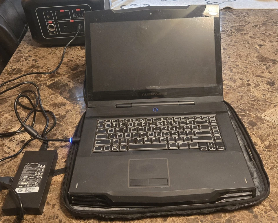 DE COLECCIÓN ALIENWARE M15x (P08G) i3-M370 @ 2,40 GHz 4 GB DDR3 - Proyecto de restauración Foto 3 de 4