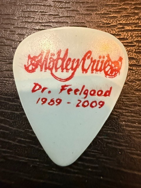 MOTLEY CRUE  #7   /   TOUR  GUITAR PICK