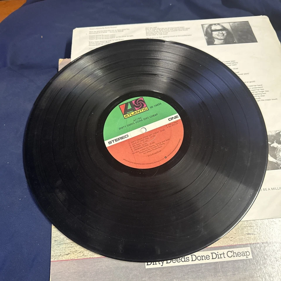 AC/DC – Dirty Deeds Done Dirt Cheap LP 1976 US Atlantic sd 16033 - Image 3 of 3