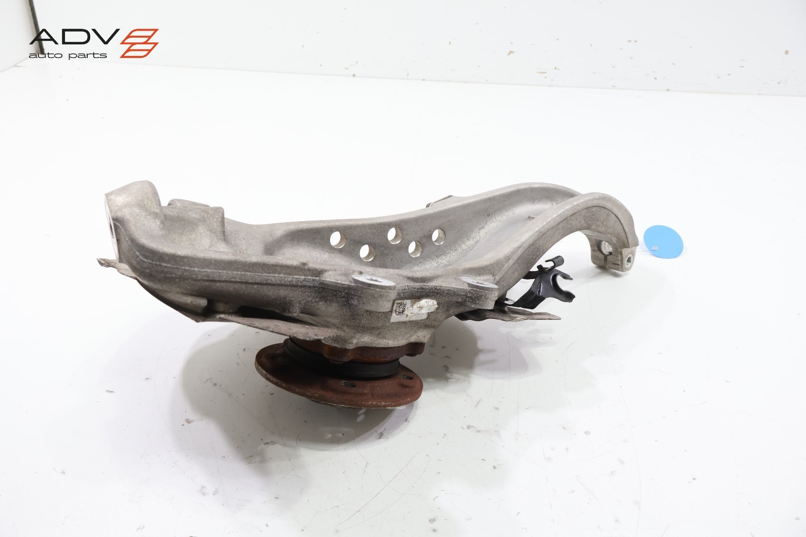 2014 - 2020 BMW i8 I12 FRONT RIGHT PASSENGER SIDE SPINDLE KNUCKLE HUB OEM