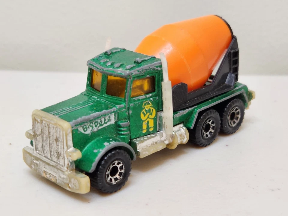 1981 Matchbox Superfast Peterbilt Cement mixer truck 1:60th scale Diecast model - Image 2 of 4