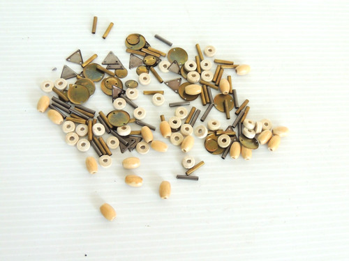 VINTAGE HAND CARVED OVAL TUBE WOOD BEADS BROKEN BRACLET