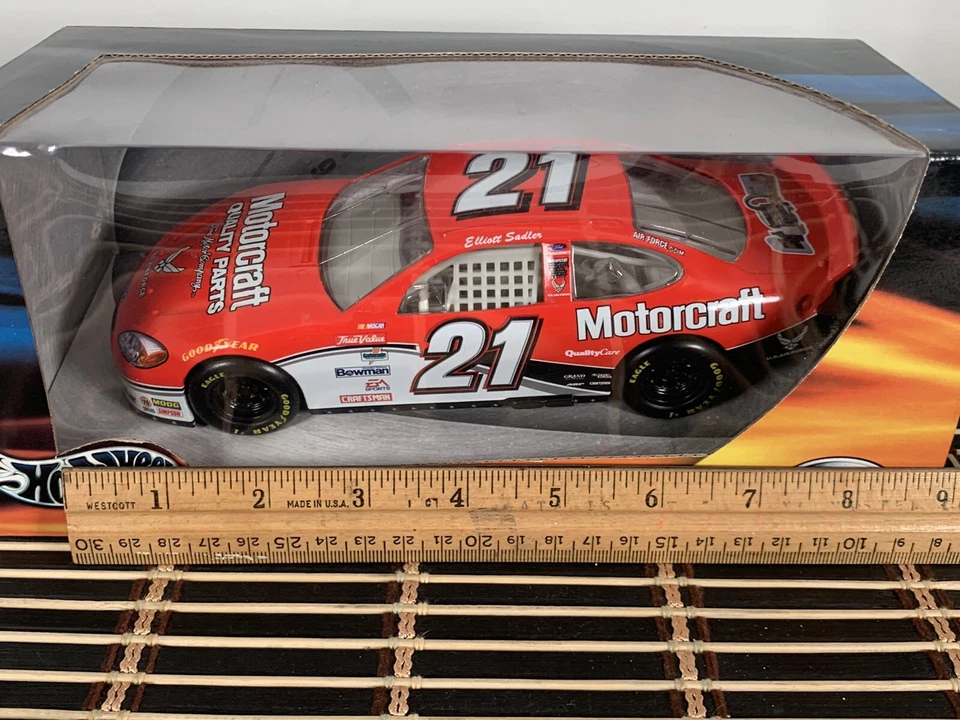 Coche Ford Motorcraft Elliott Sadler #21 2001 20-1555A Hot Wheels NASCAR 1:24 Foto 2 de 4