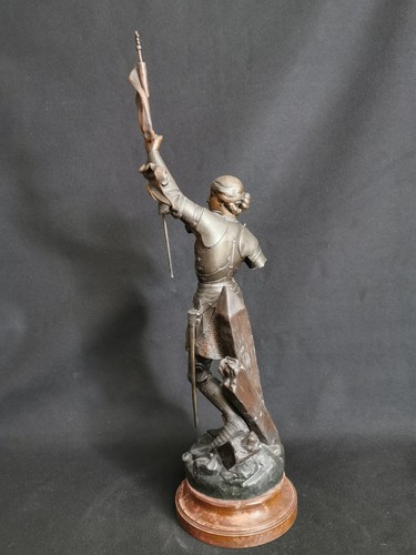 Statua in spelta raffigurante figura Giovanna d'Arco - Altezza 64cm - Firmato - Foto 12 di 12