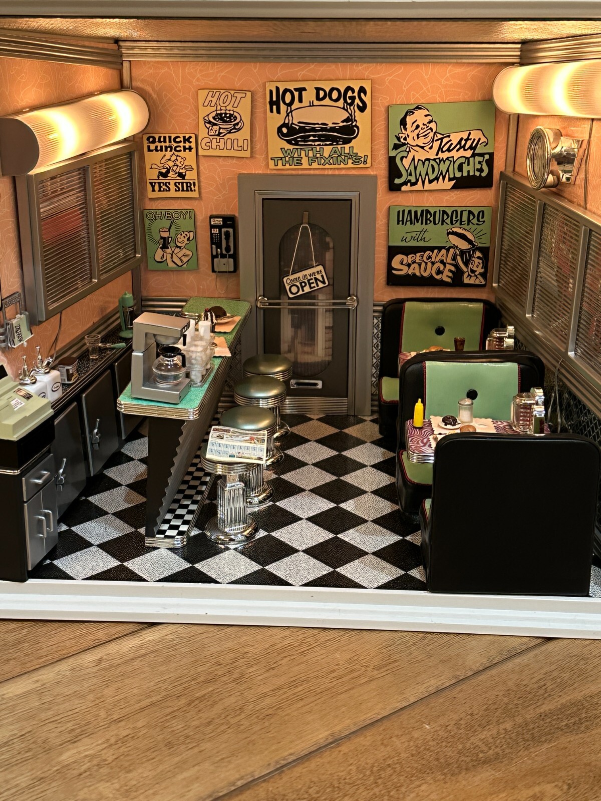 American Girl AG Mini Illuma Room Lil's Diner Nearly Complete with Dust