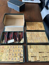 VINTAGE MAHJONG SET w 4 RACKS -144 Tiles (no Jokers)