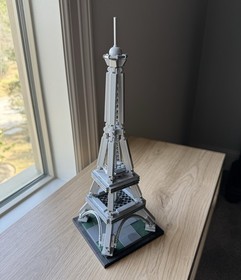 LEGO ARCHITECTURE: The Eiffel Tower (21019) Incomplete set Only