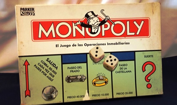 Tablero de Monopoly, edición del año 2000