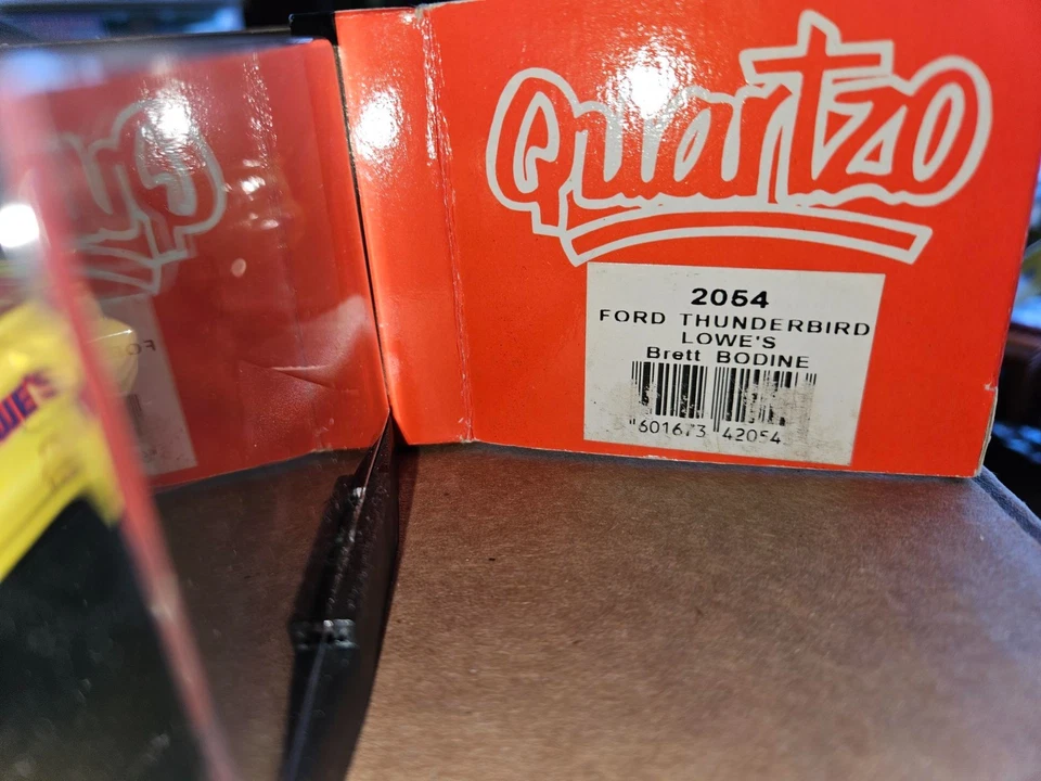 QUARTZO, FORD THUNDERBIRD, LOWE'S, ESCALA 1/43, CARROCERÍA BRETT (auto 114) Foto 2 de 4