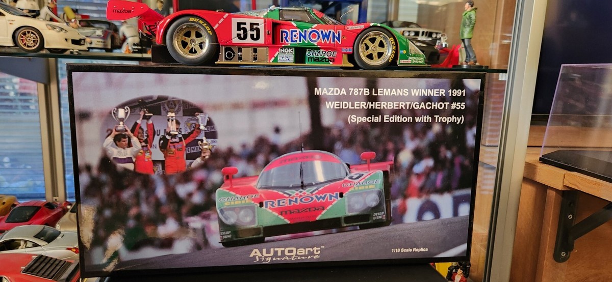 Autoart 1/18 MAZDA 787B with Box, Trophy, Cert small defect on