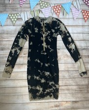 PRETTY LITTLE THING SZ 4 BLACK AND BEIGE TIE DYE QUARTER ZIP LONG SLEEVE DRESS