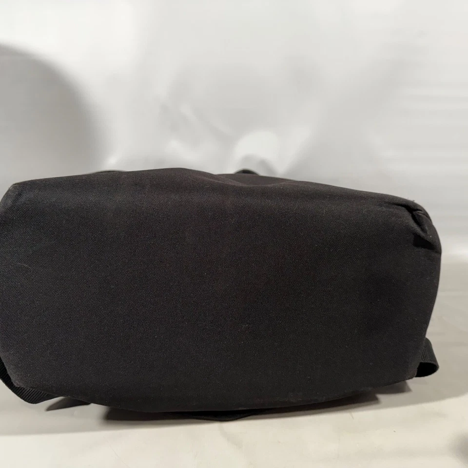 Bolsa de viaje para cámara de hogar Crumpler 8 ocho millones de dólares NEGRA con interior VERDE Foto 4 de 4