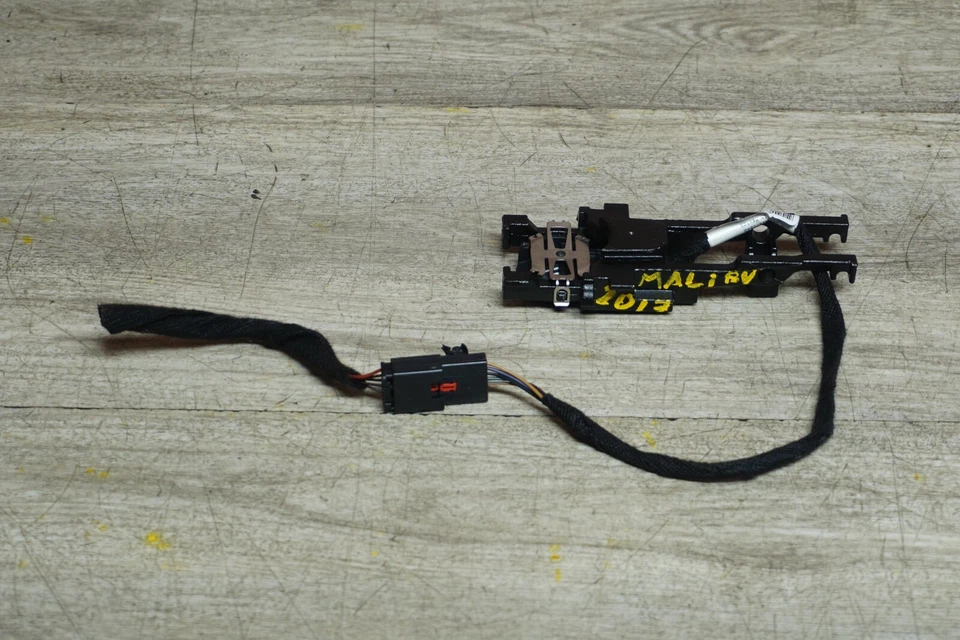 Chevrolet Malibu 2016-2018 parabrisas sensor de temperatura del aire soporte de cable OEM Foto 4 de 4