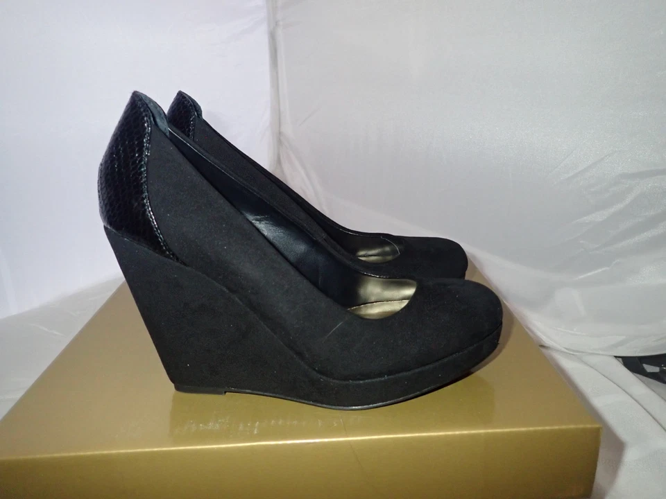 Thalia Sodi Miaa Almond-Toe Platform Wedge Black Snake Size 5 M and 5.5 M - Image 3 of 4