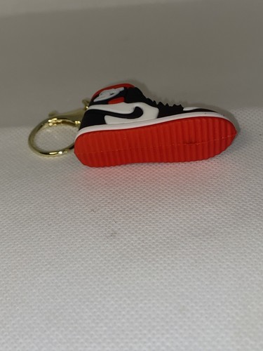 Lot de 3. Mini Chargeur Porte-clés, Porte-clés Baskets, Nettoyeur d'écran. - Photo 7 sur 10