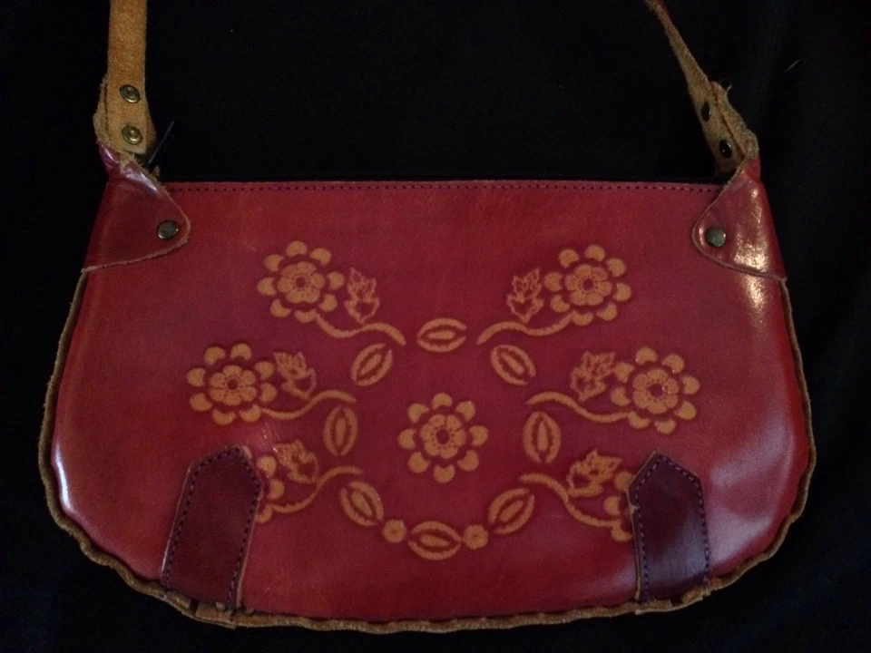 Cartera de Cuero Estampada Tooled Roja Hippie Boho Grunge Estilo 10 Por 6" Genial Foto 3 de 4