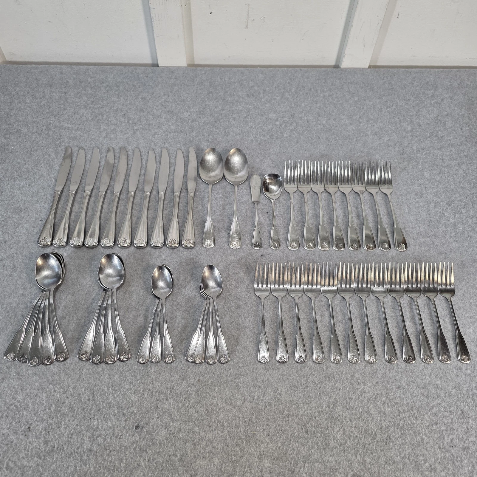 Oneida Colonial Mood Shell Stainless Flatware Lot Of 50 Pc Serves 7