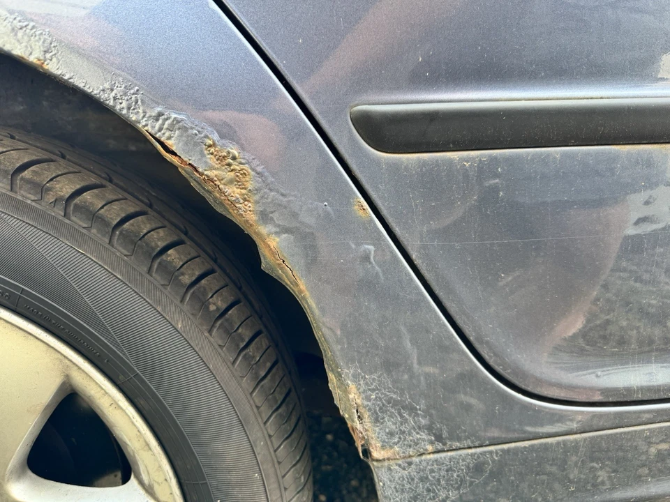 2001 BMW E46 325i SE Saloon MOT Failure Needs All The Welding Spares Or Repair - Image 2 of 4