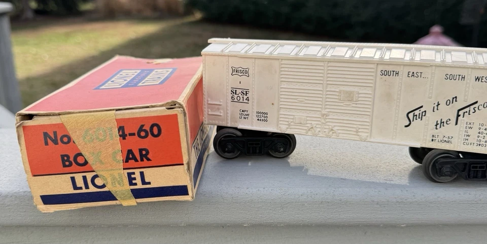 VINTAGE LIONEL #6014-60 WHITE BOX CAR WITH ORIGINAL BOX - Image 3 of 4