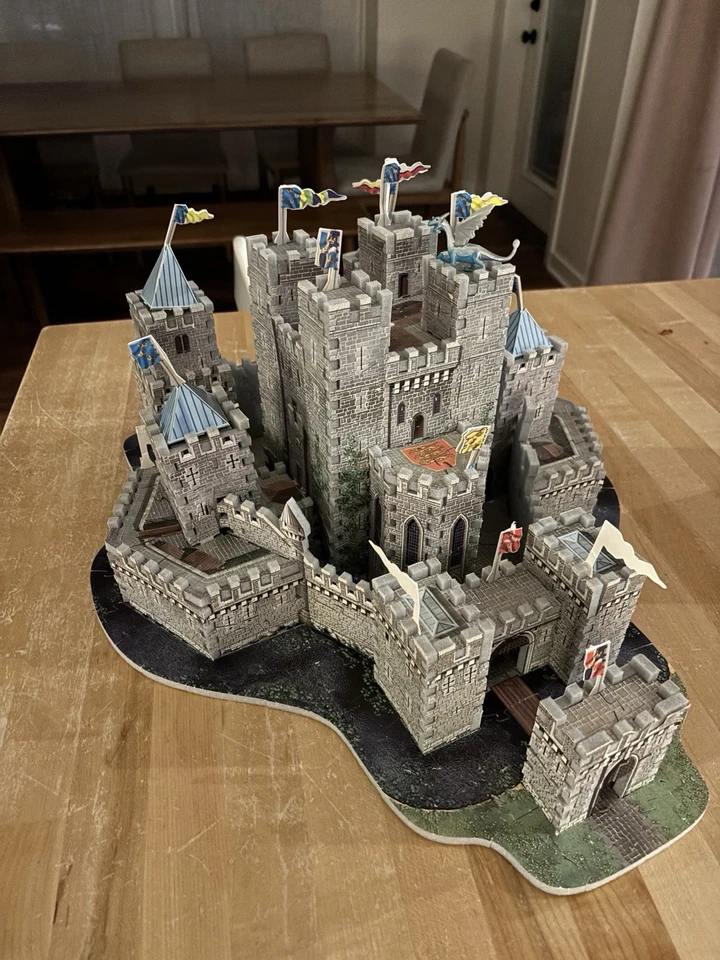 Vintage Puzz3D Camelot 620 Pieces Castle Building Puzzle Game - Image 4 of 4