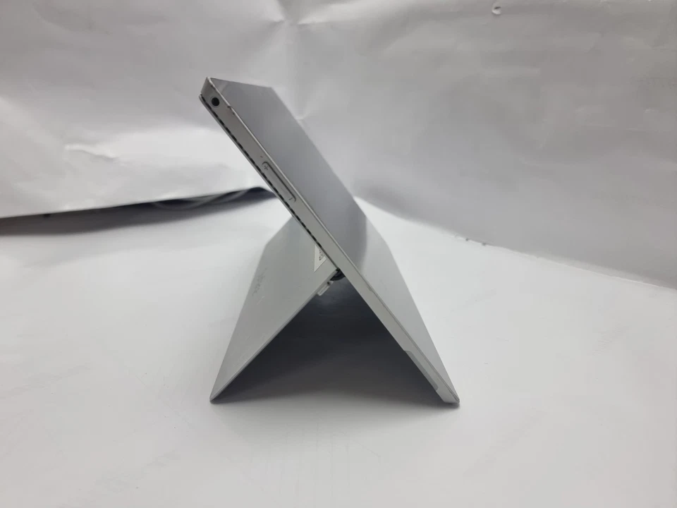 Microsoft Surface Pro 3 - Core i7 8GB 512GB SSD Win10 - Does not detect Keyboard - Image 2 of 4