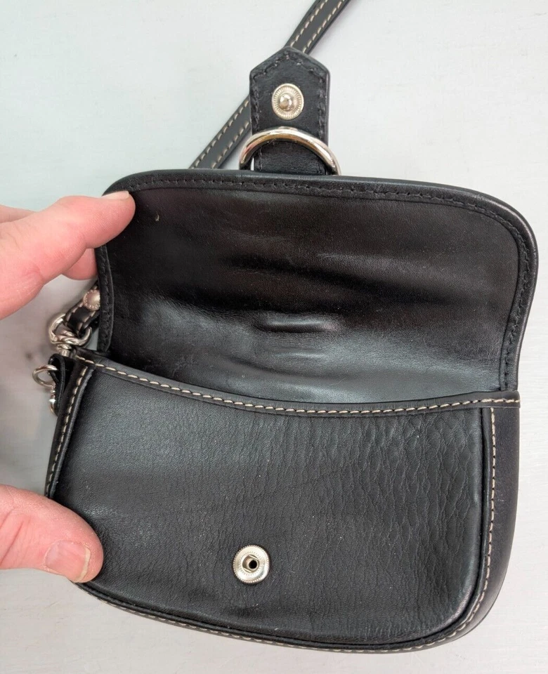 Dooney & Bourke Bolso sin asas Negro Cuero Muñequera Cartera Monedero Guijarro Plata Foto 4 de 4