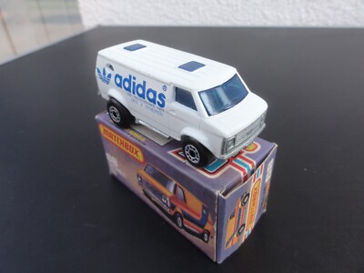 MATCHBOX SUPERFAST CHEVROLET VAN ADIDAS  Nr 68