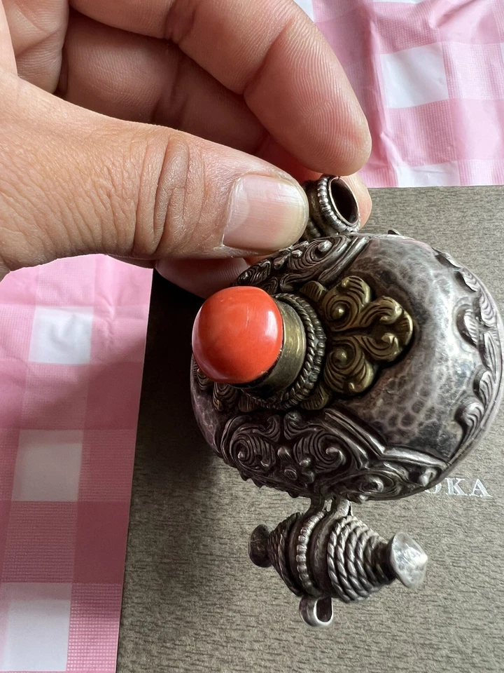 "Antigua caja de oración budista pátina TIBETANA GAU plata cobre coral 2,5"" RARA Foto 2 de 4