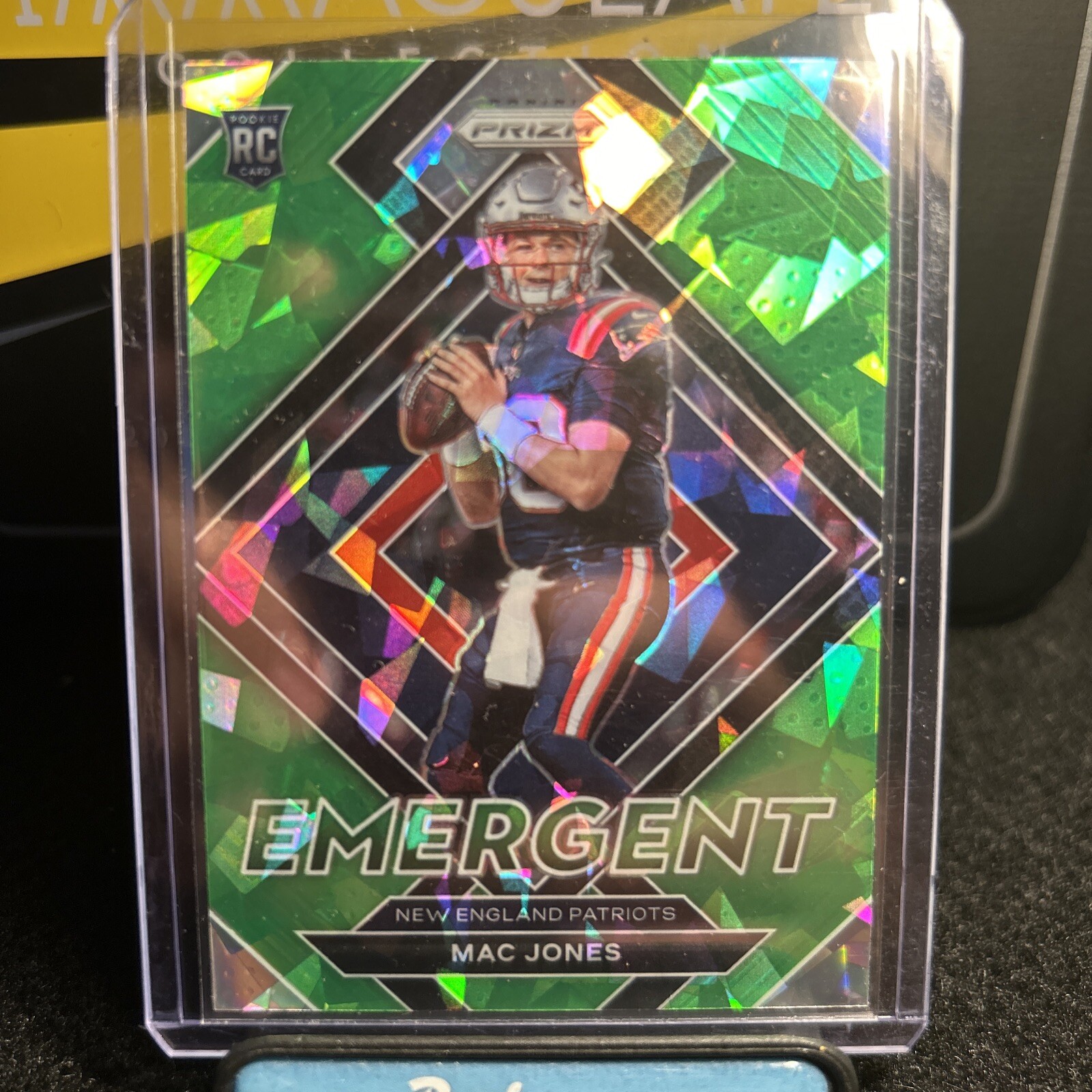 Mac Jones 2021 Panini Prizm Emergent Green Cracked Ice Rookie Insert SP #E-6 RC