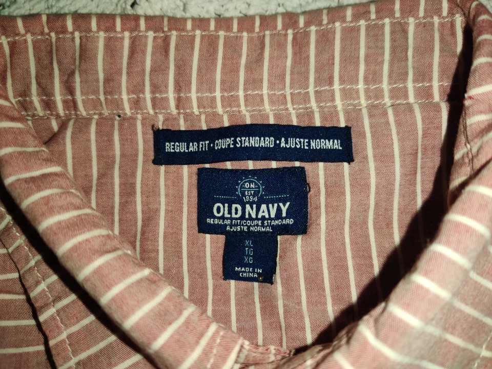 Camisa masculina Old Navy manga curta com botões GG - Imagem 3 de 3