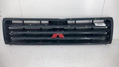 Calandre MITSUBISHI PAJERO 2 PHASE 1 MB831059 4D56 - Photo 1/4